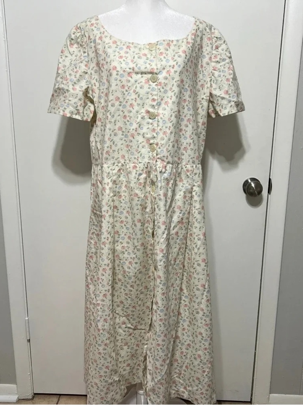 Women's Cream Floral Button-Front Midi Dress
